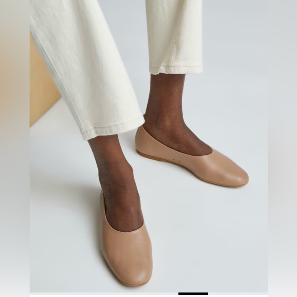 Everlane tan ballet flats
Size 11
New